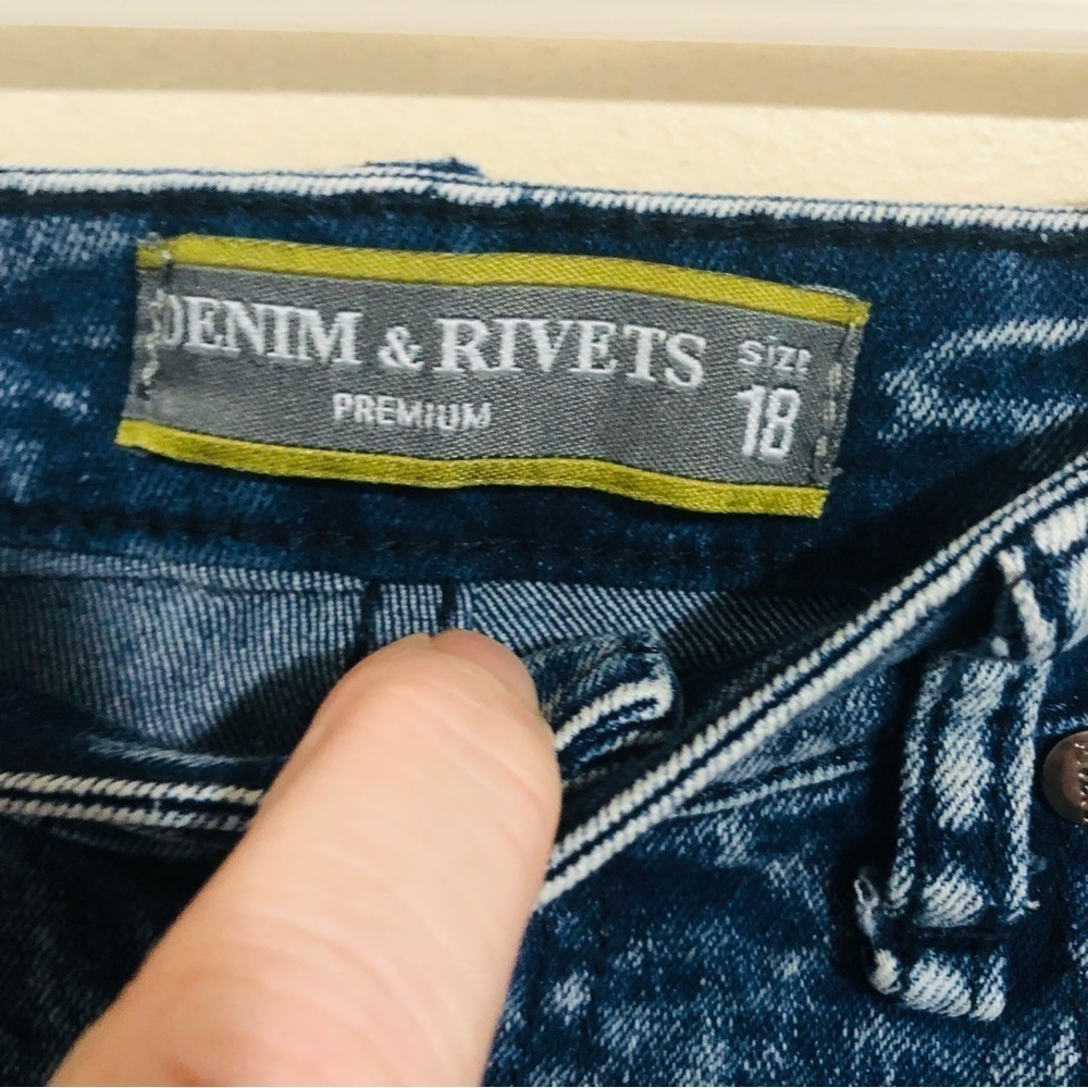 Denim & Rivets Jeans - Picture 4 of 7